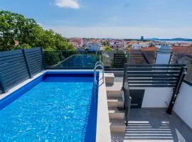 Three-Bedroom Premium Holiday Home Atmosfera with Private Pool&Sauna