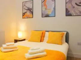 Two Bed Apartment - 20 minutes train into King Cross London - Perfect for families & contractors close to Royal Vet College & M25 Free Parking