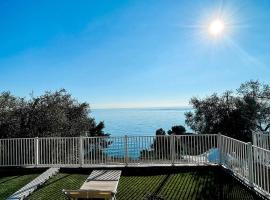 Ibiza style bungalows with sea views in Balzi Rossi, casa vacanze a Ventimiglia