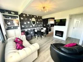 Family Chalets - 5 mins walk to beach, nr Great Yarmouth & Norfolk Broads