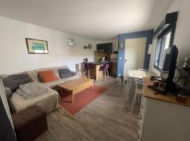 Appartement, hotel with parking in Aigremont