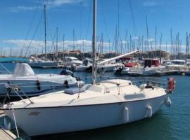 voilier Cap d'Agde: Cap d'Agde'da bir tekne