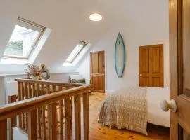 Unique cottage with outdoor bath, dog-friendly stay