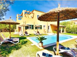 Ferienhaus Puerta del Sol - Pool, WIFI, Terrassen, Garten, hotell i Calas de Mallorca