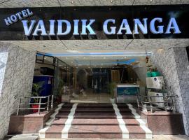 Hotel Vaidik Ganga , Near Parmarth Niketan, hotel near Dehradun Airport - DED, Rishīkesh