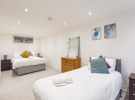 Pembroke Heights, serviced apartment in Chatham