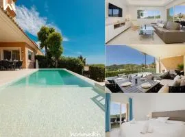Private heatable infinity pool with sea views in La Mairena, Marbella