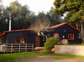 Acogedora casa en la costa de Pelluhue，Chanco的度假村