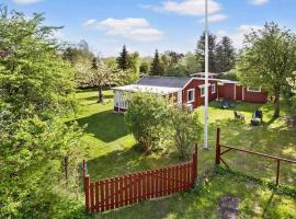 3 Bedroom Cozy Home In Sjllands Odde, casa vacacional en Tjørneholm