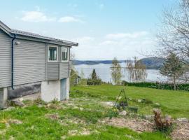 Amazing Home In Uddevalla With Kitchen, holiday home sa Uddevalla