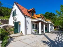 Lovely Home In Gornji Lopci With Wifi