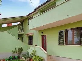 Beautiful Apartment In Cabrunici