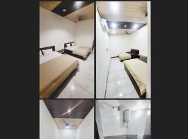 HOTEL OM PALACE, guesthouse kohteessa Ujjain