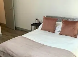 Luxury 1 Bed City Centre Apartment with Free Wifi & Breakfast