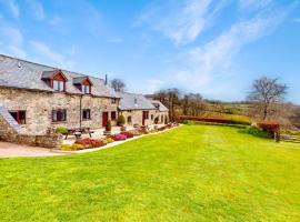 Kiri and Norton - joint booking, hotel with parking in Dulverton
