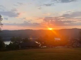 HappyDaze Condo: Lake/Ridge Views; Hot Tub; Pool