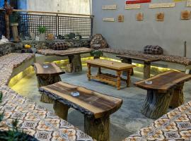 MANOKUR - E- BASA HOTEl, ξενοδοχείο σε Minapin