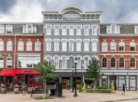 Historic Hotel, King Bed, Fast WiFi, Room # 104, hotel i Bangor