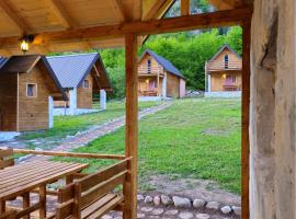 Gusinje에 위치한 홀리데이 홈 Wooden houses Bojovic