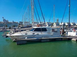 Private yacht, we love our guests, nastanitev na čolnu oz. ladji v Lizboni