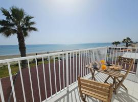 Ammos Beachfront Villa Paradise, kh&aacute;ch sạn ở Larnaka