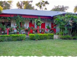 Atmaja The Cottage Garden Home Stay Malda Under Tourism Department Government of West Bengal，Māldah的山林小屋