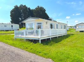 2 Bedroom Caravan SHS3, Sandhills, Bembridge, отель в городе Бембридж