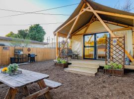 Urban Oasis Luxe Glamping with King Bed & BBQ, hotel in Glendora