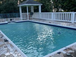 Peaceful Private Home With Exclusive Swimming Pool, ξενοδοχείο στο Μοντέγκο Μπέυ