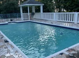 Peaceful Private Home With Exclusive Swimming Pool!