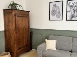 Gustave charmant appartement en cœur de ville à 20 mètres de la mer, hotel v destinaci Les Sables-dʼOlonne