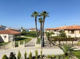 Luxury Seaside Apt In Pefkochori Featuring Pool