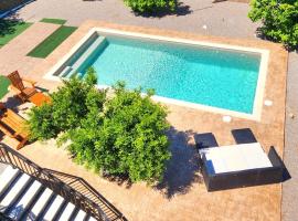 Cozy Beachside Villa with Pool – hotel w mieście Loukísia