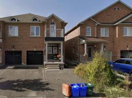 Luxury 3BR - 10 Min to Wonderland - Monthly Rental, hotel en Vaughan