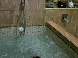 Sam's Place with Jacuzzi and Pool, hotel v destinaci Dabadie