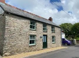 Tregue Cottage, hotel in Camelford