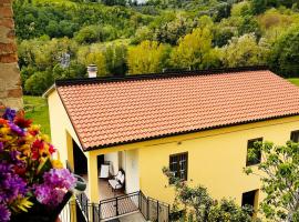 Il tuo casale tra le colline - Marche House, загородный дом в городе Venarotta