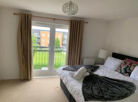 Cozy Luxurious And Spacious 4 Bed Home, hotell i West Thurrock