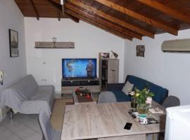 Apartment near the sea., appartamento a Iraion