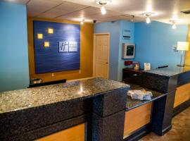 Holiday Inn Express Hotel & Suites Cocoa Beach, an IHG Hotel، فندق في كوكاو بيتش