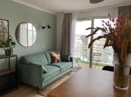 Cosy Apartment in La Défense with parking, hotel with jacuzzis in Courbevoie