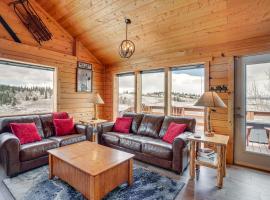 Longbow Retreat with Stunning Rocky Mountain Views, vacation home in Bordenville