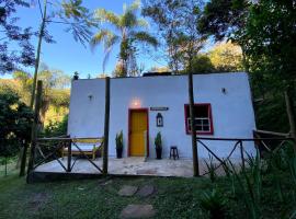Chalé na floresta com frigobar, lodge ở Ouro Preto