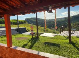 Recanto da Alegria - Casa em Cunha com Piscina, Churrasqueira,Lareira,Deck, hotell sihtkohas Cunha