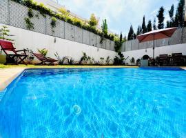 다르 보우아자에 위치한 호텔 luxury Villa with pool next mall