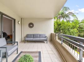 Spacious 2-Bed 2-Bath Moments from Avalon Beach, hotel in Avalon