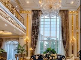 The Empress Palace Hotel, מלון בסארי
