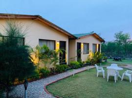 The Jungle Hideout - A Unit of Shivaneel Hospitality, hotel din Ramnagar
