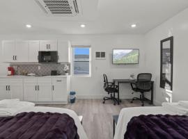 New Season Royals, Airport West, hotel in Chester