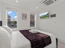 New Season Royals, Airport West, hotel in Chester